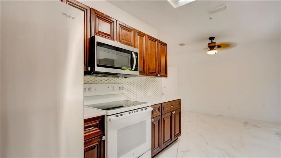 701 SE 1ST STREET Boynton Beach, FL 33435