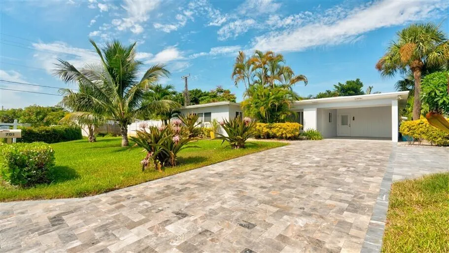 701 SE 1ST STREET Boynton Beach, FL 33435