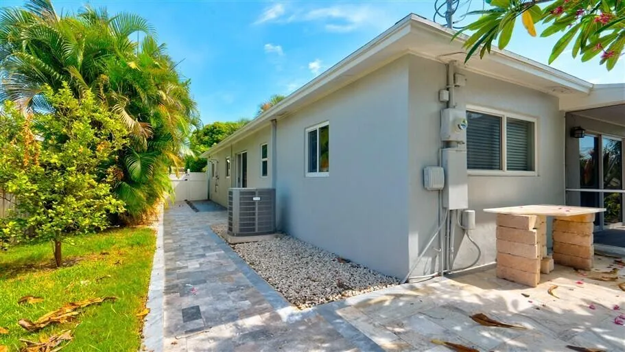 701 SE 1ST STREET Boynton Beach, FL 33435
