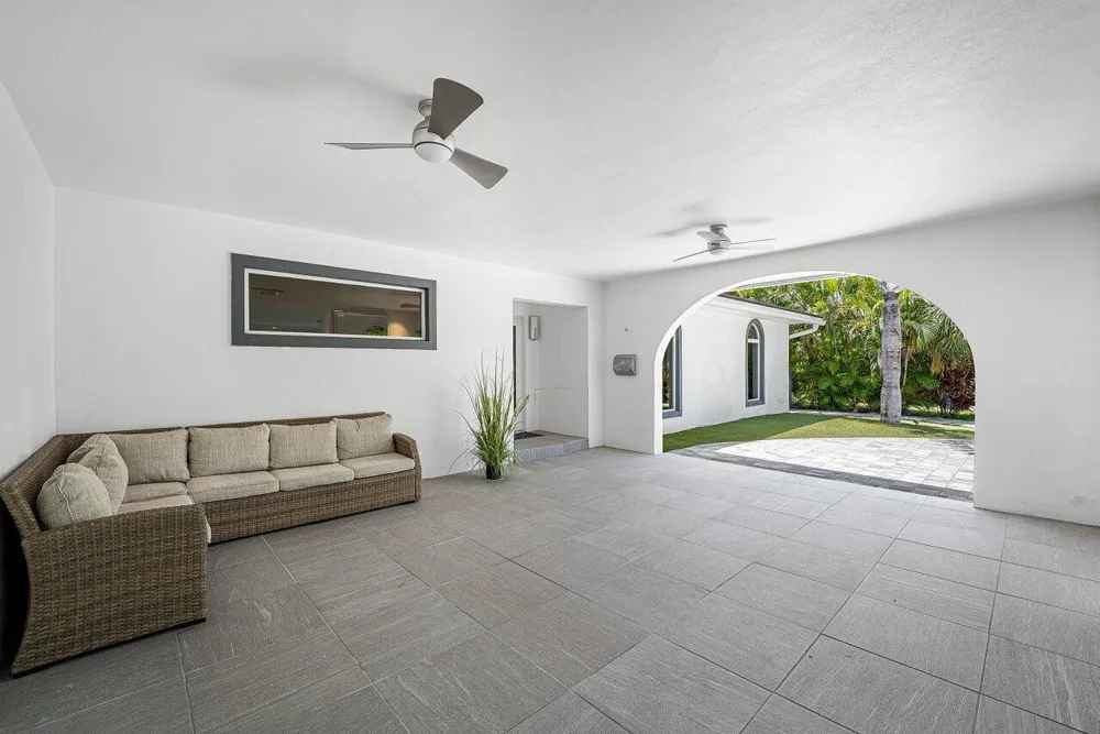 2540 MERCEDES DRIVE Fort Lauderdale, FL 33316