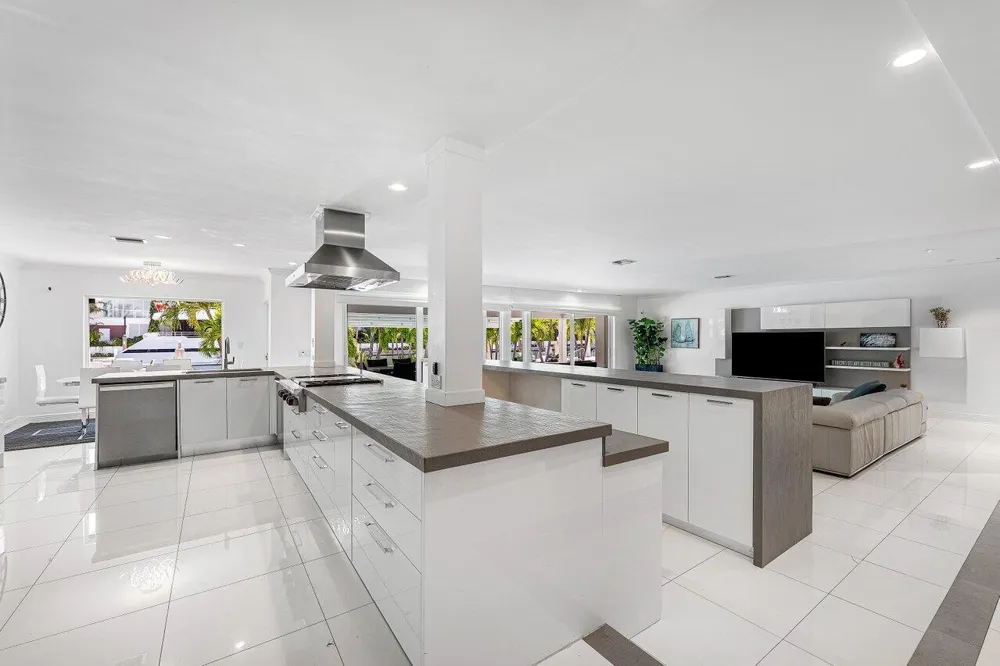 2540 MERCEDES DRIVE Fort Lauderdale, FL 33316