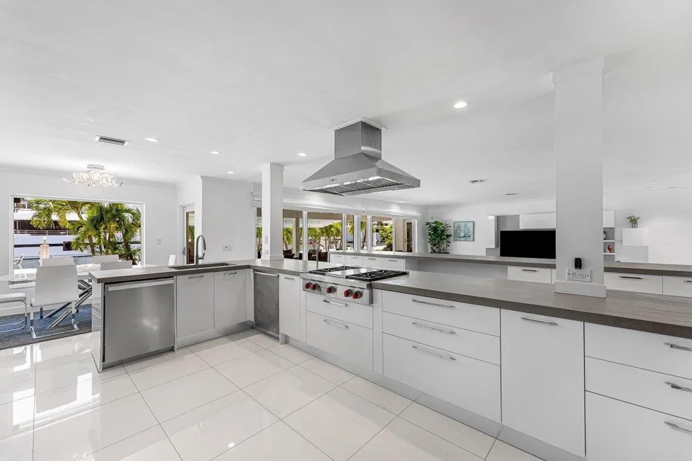 2540 MERCEDES DRIVE Fort Lauderdale, FL 33316