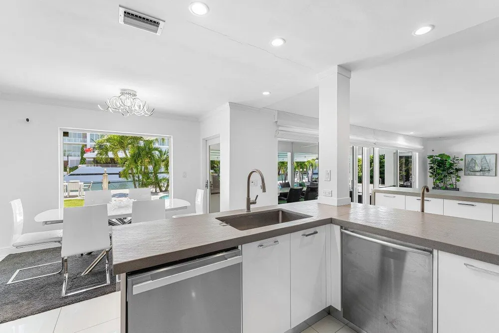 2540 MERCEDES DRIVE Fort Lauderdale, FL 33316