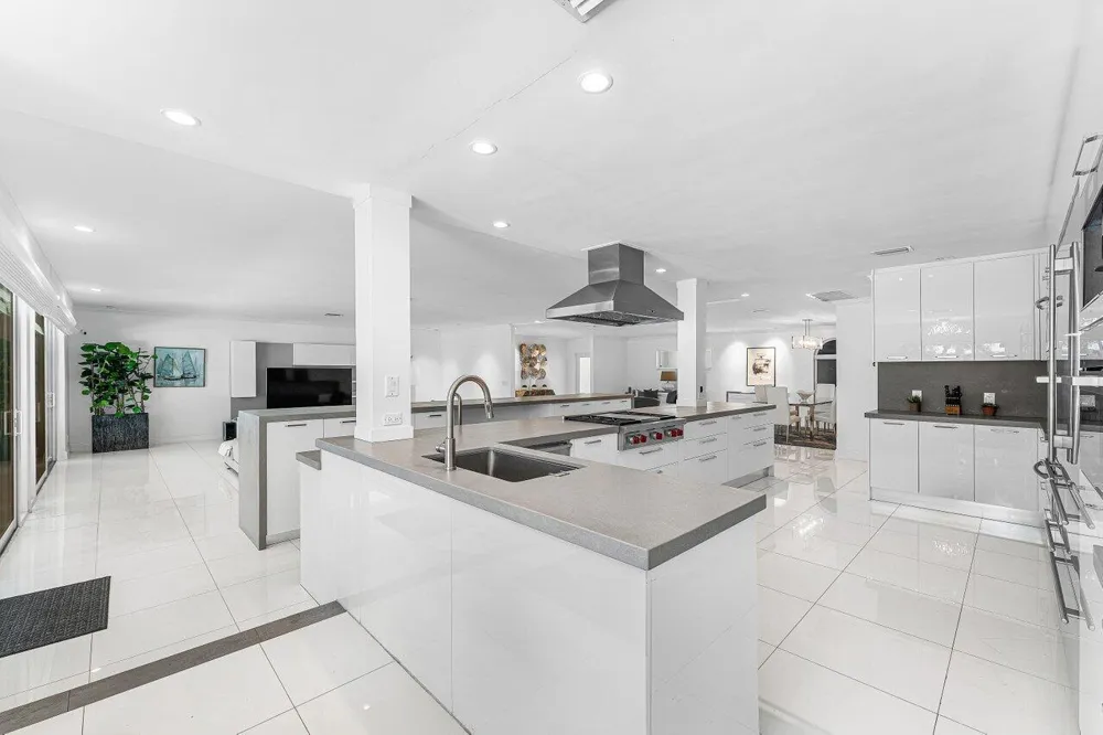 2540 MERCEDES DRIVE Fort Lauderdale, FL 33316