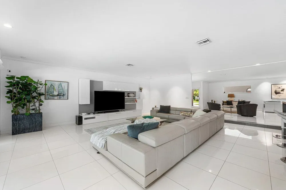 2540 MERCEDES DRIVE Fort Lauderdale, FL 33316