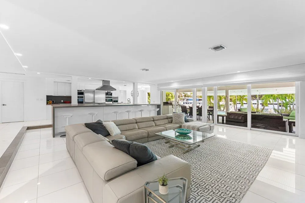 2540 MERCEDES DRIVE Fort Lauderdale, FL 33316