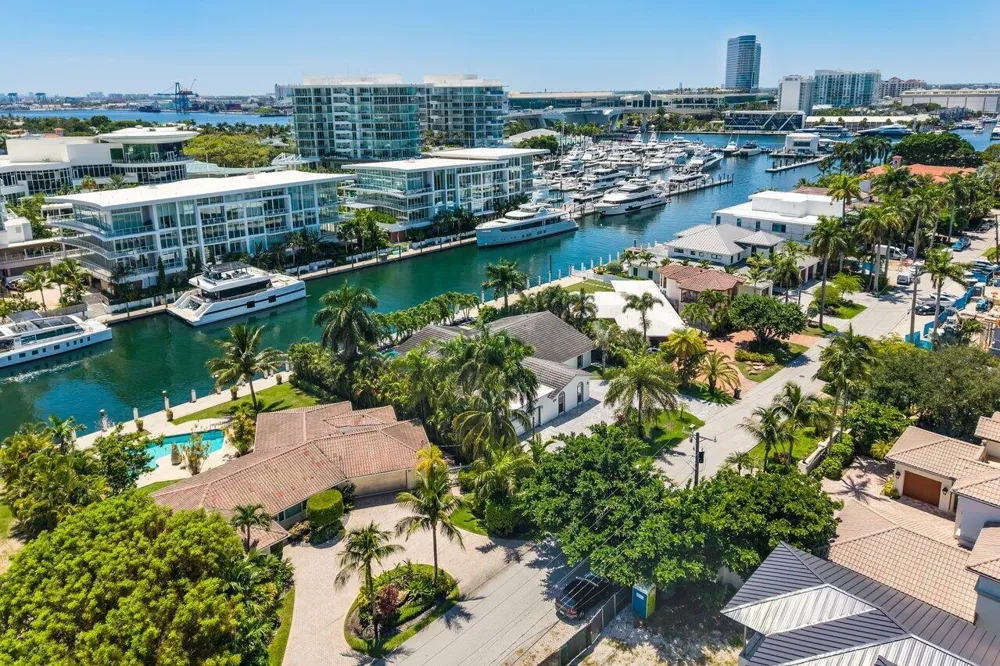 2540 MERCEDES DRIVE Fort Lauderdale, FL 33316