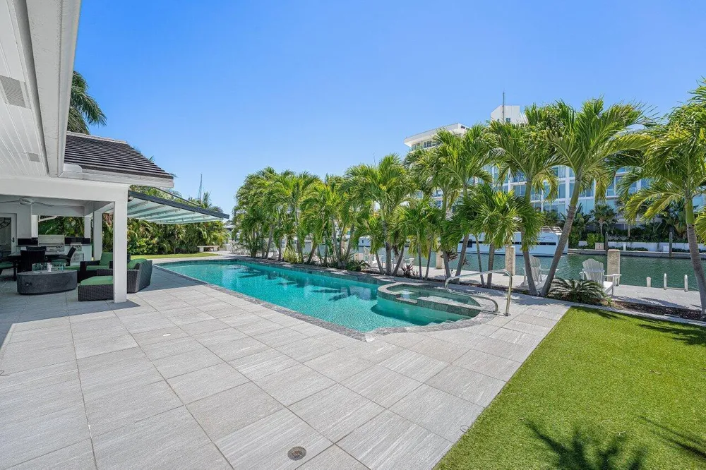 2540 MERCEDES DRIVE Fort Lauderdale, FL 33316