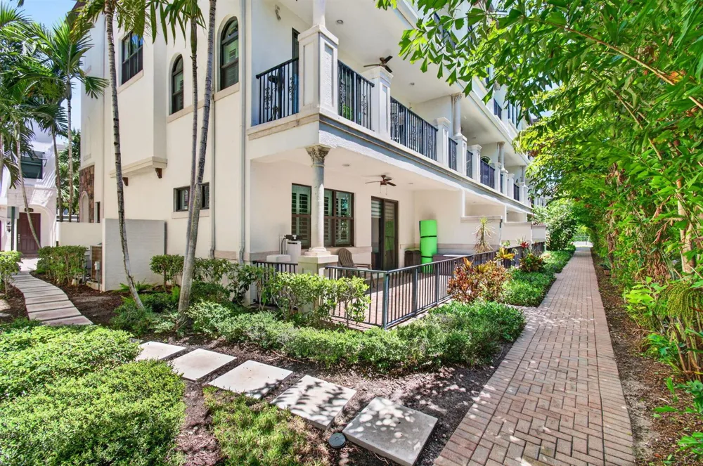 622 Windward Circle S Boynton Beach, FL 33435