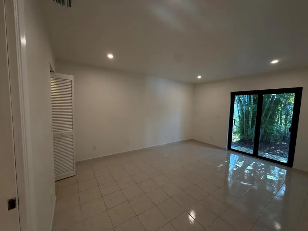 1160 SW 111th Avenue Pembroke Pines, FL 33025