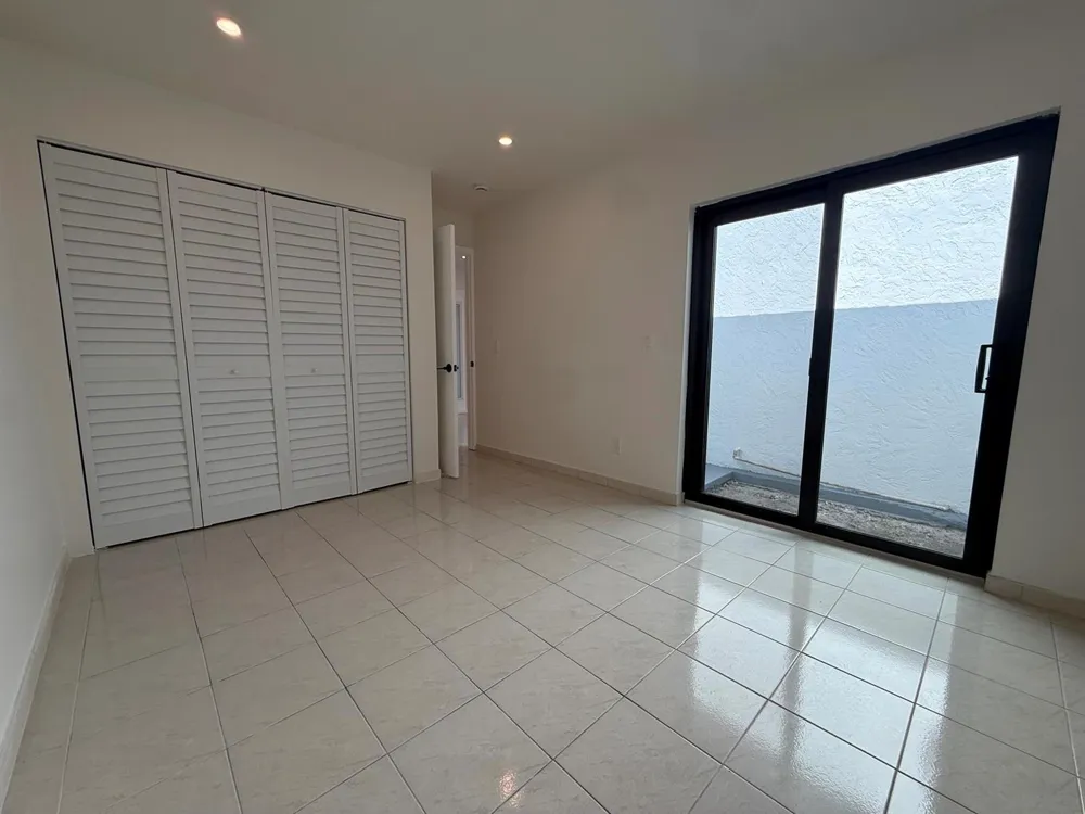 1160 SW 111th Avenue Pembroke Pines, FL 33025