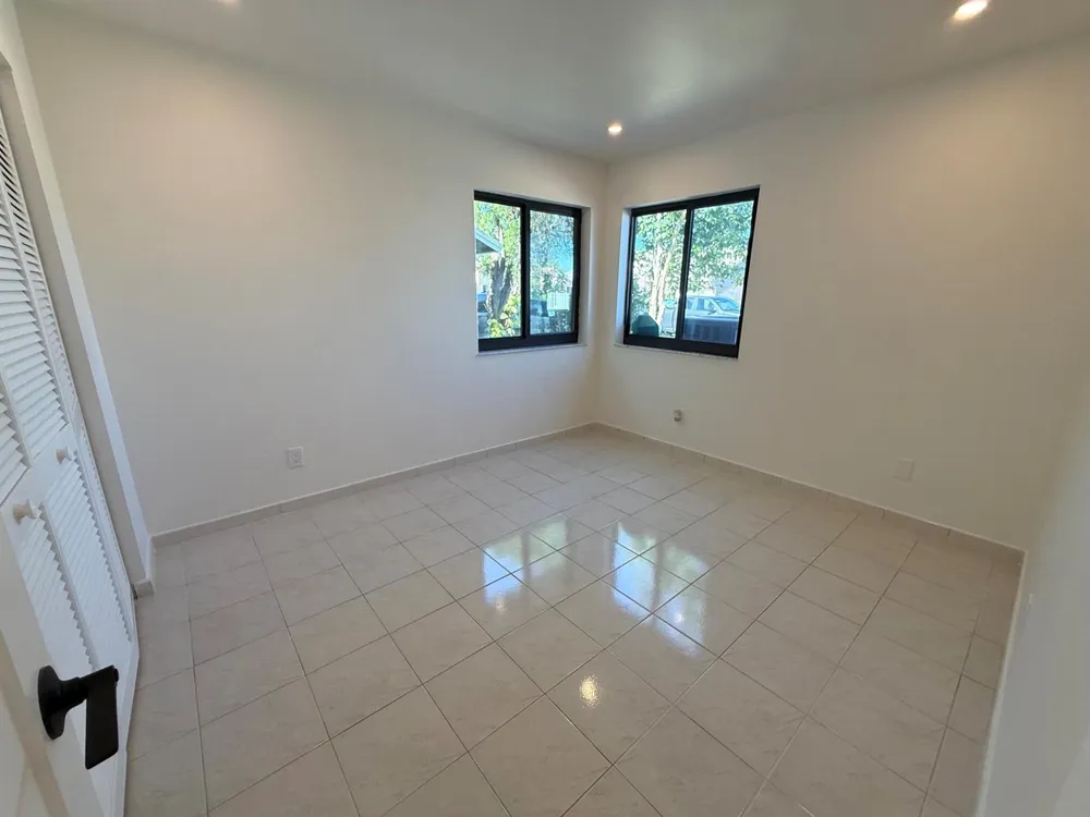 1160 SW 111th Avenue Pembroke Pines, FL 33025