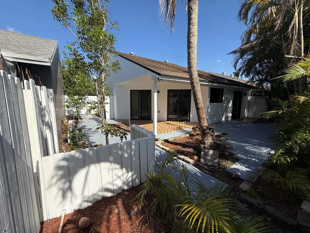 1160 SW 111th Avenue Pembroke Pines, FL 33025