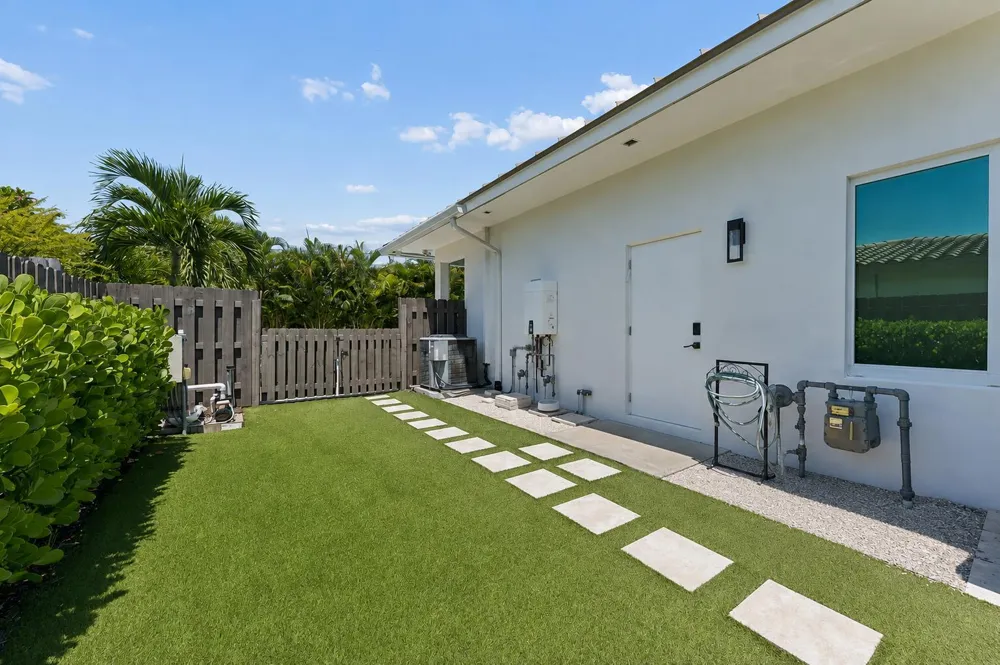 115 NE 16TH COURT Delray Beach, FL 33444