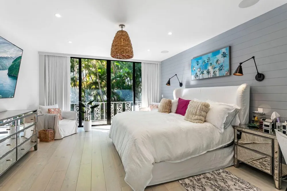 401 WORTH AVENUE #2020 Palm Beach, FL 33480