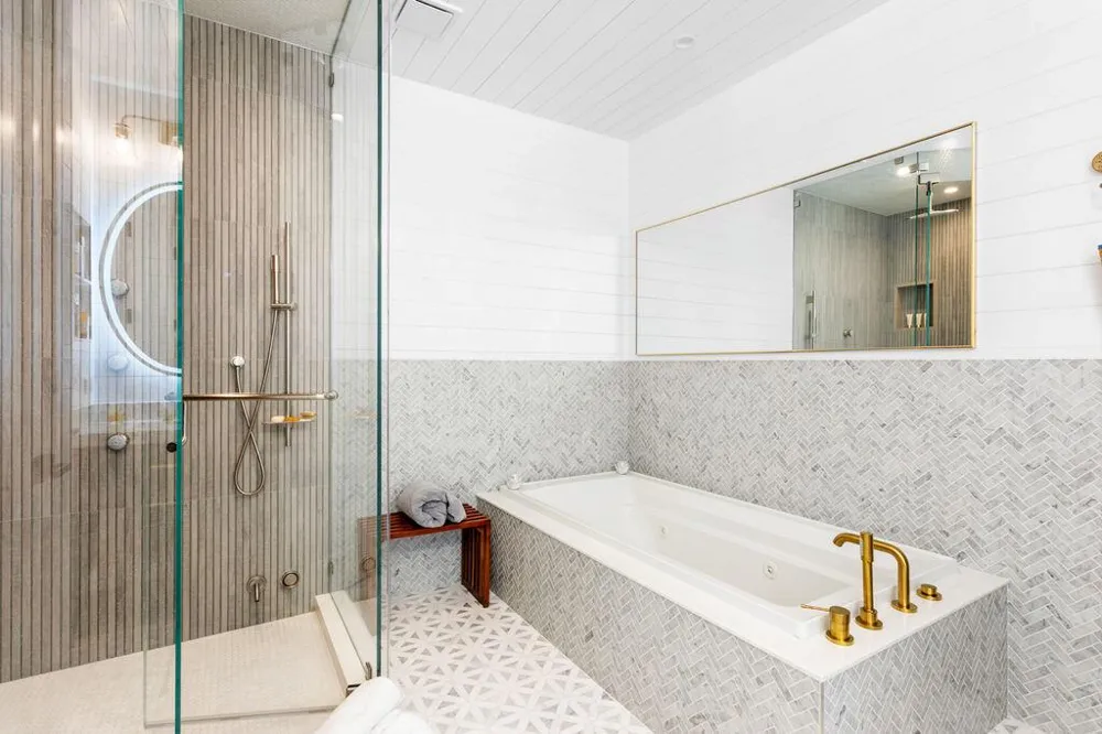 401 WORTH AVENUE #2020 Palm Beach, FL 33480