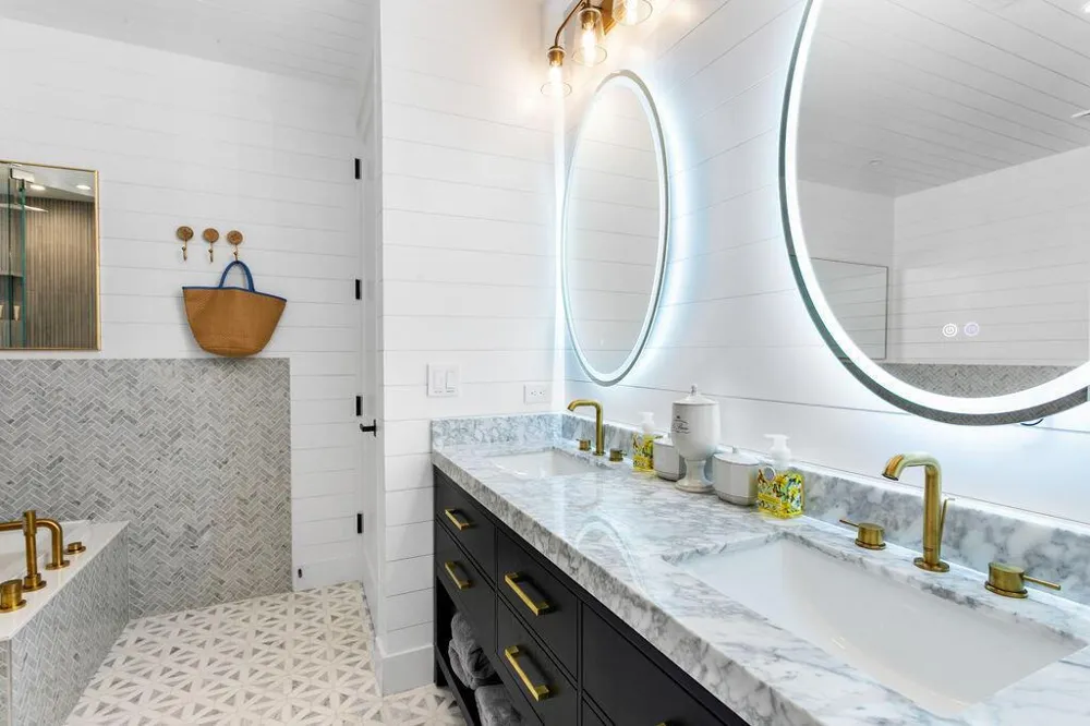 401 WORTH AVENUE #2020 Palm Beach, FL 33480