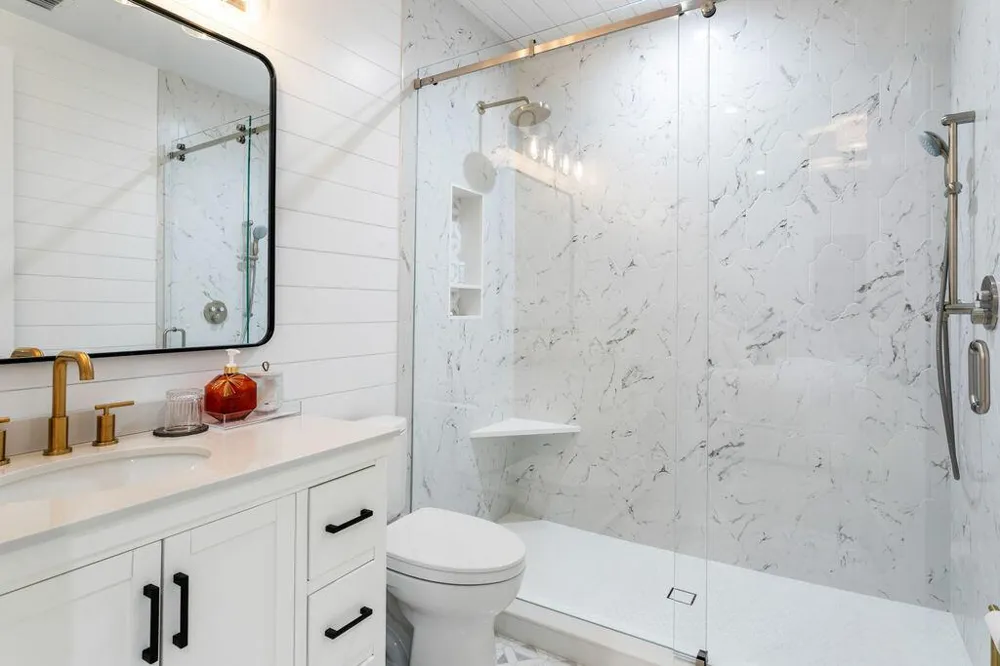 401 WORTH AVENUE #2020 Palm Beach, FL 33480