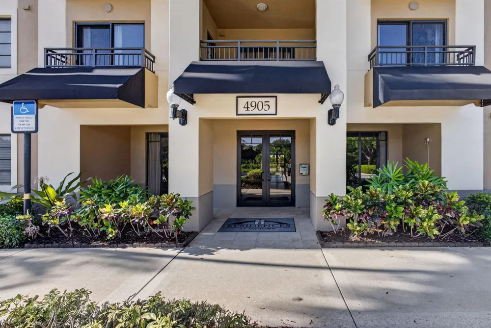 4905 Midtown Lane #2211 Palm Beach Gardens, FL 33418