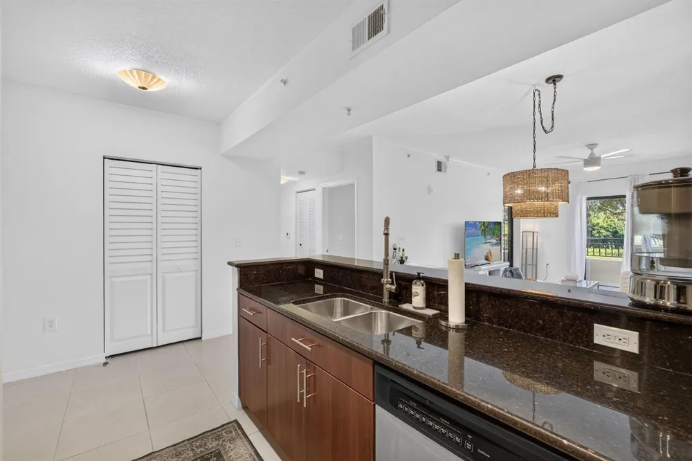 4905 Midtown Lane #2211 Palm Beach Gardens, FL 33418