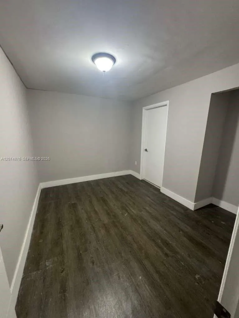 586 NW 48th St #1 Miami, FL 33127