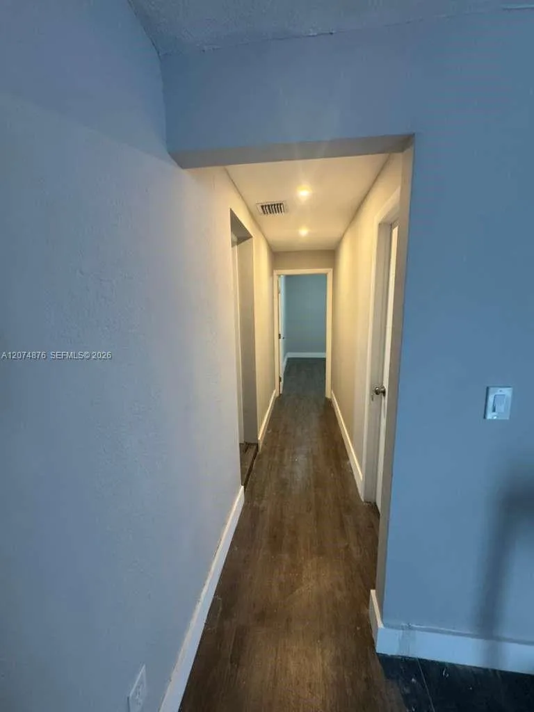 586 NW 48th St #1 Miami, FL 33127