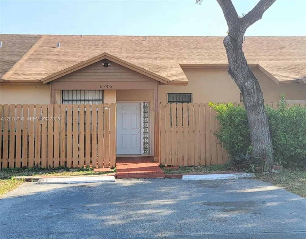 6746 NW 188th Ter Hialeah, FL 33015