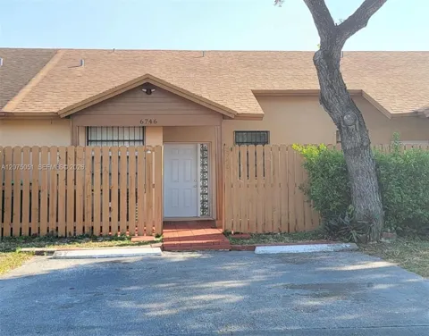 6746 NW 188th Ter