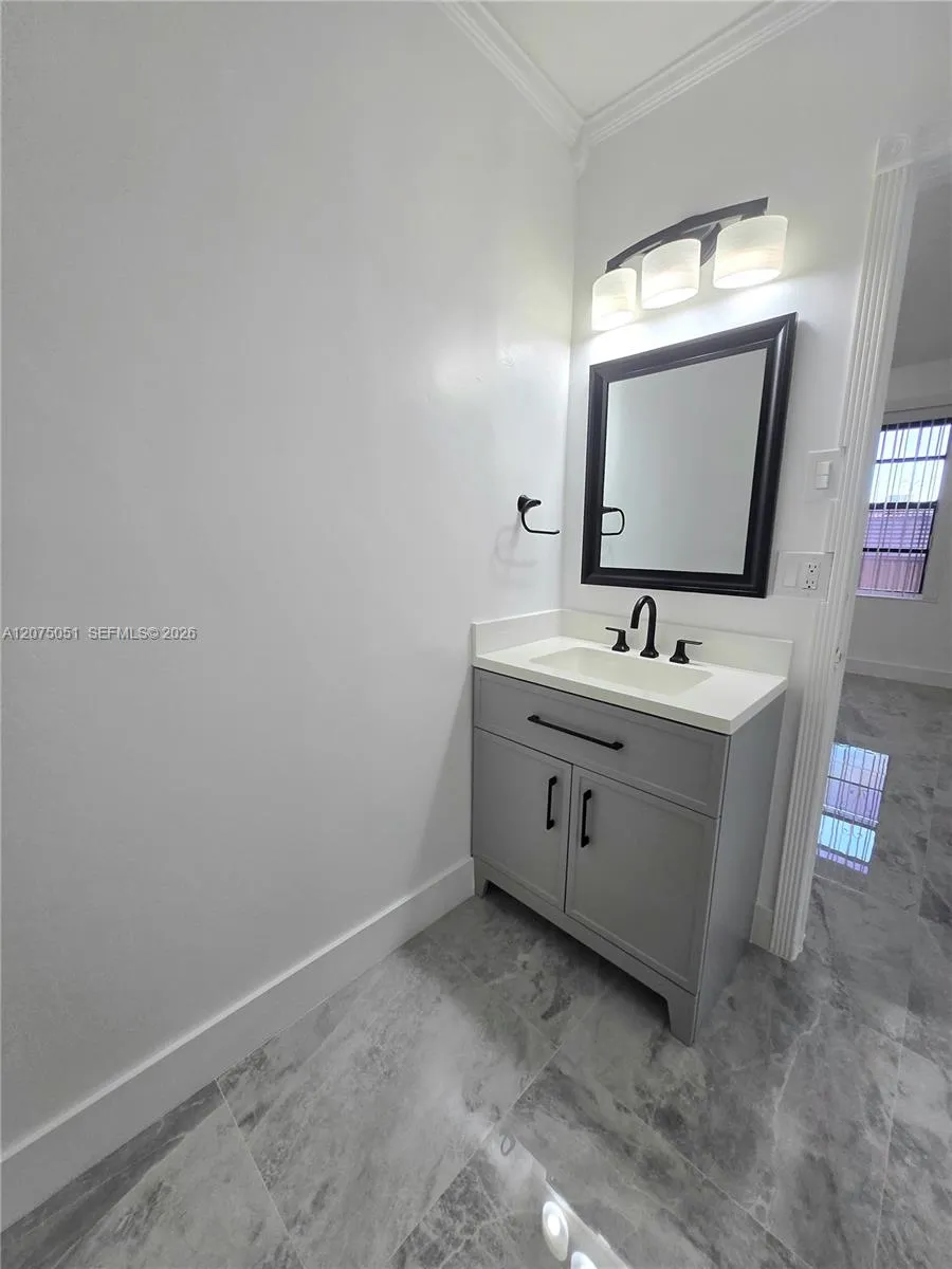 6746 NW 188th Ter Hialeah, FL 33015