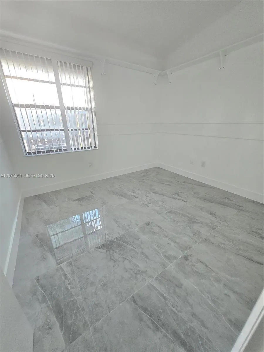 6746 NW 188th Ter Hialeah, FL 33015