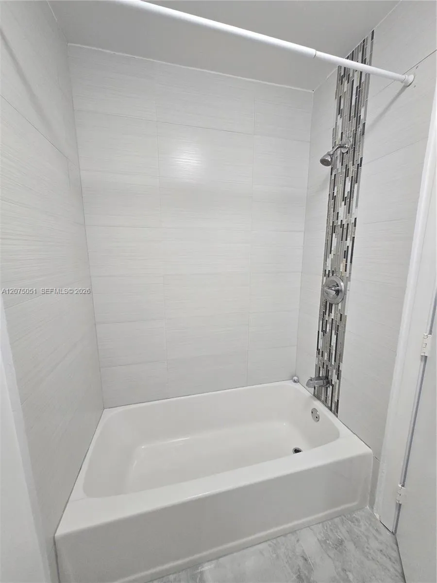 6746 NW 188th Ter Hialeah, FL 33015
