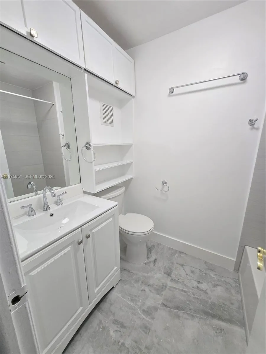 6746 NW 188th Ter Hialeah, FL 33015