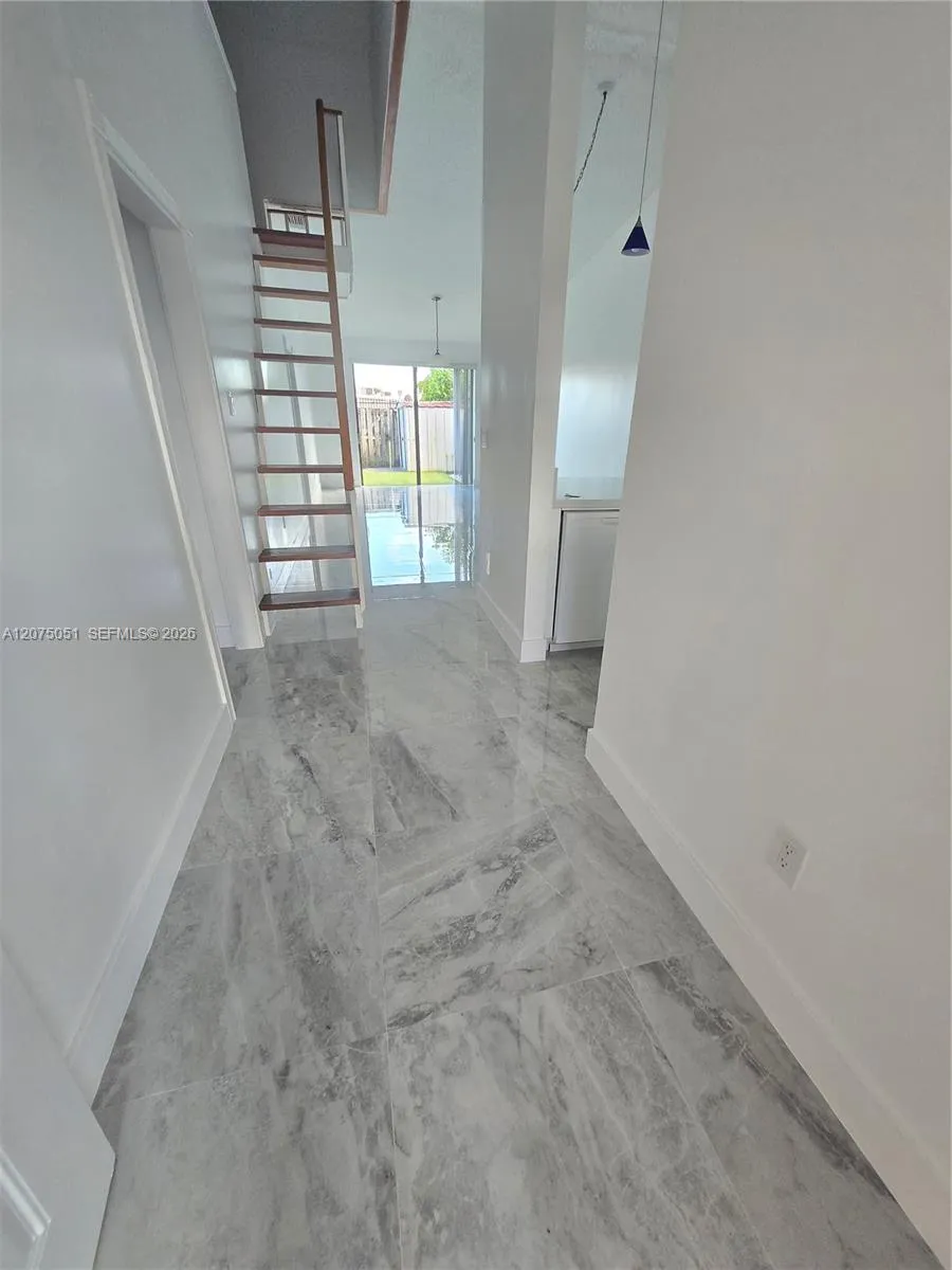 6746 NW 188th Ter Hialeah, FL 33015
