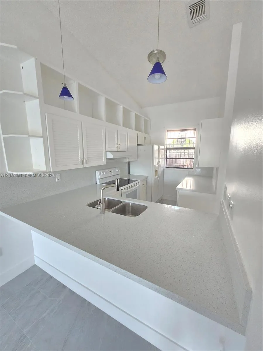 6746 NW 188th Ter Hialeah, FL 33015