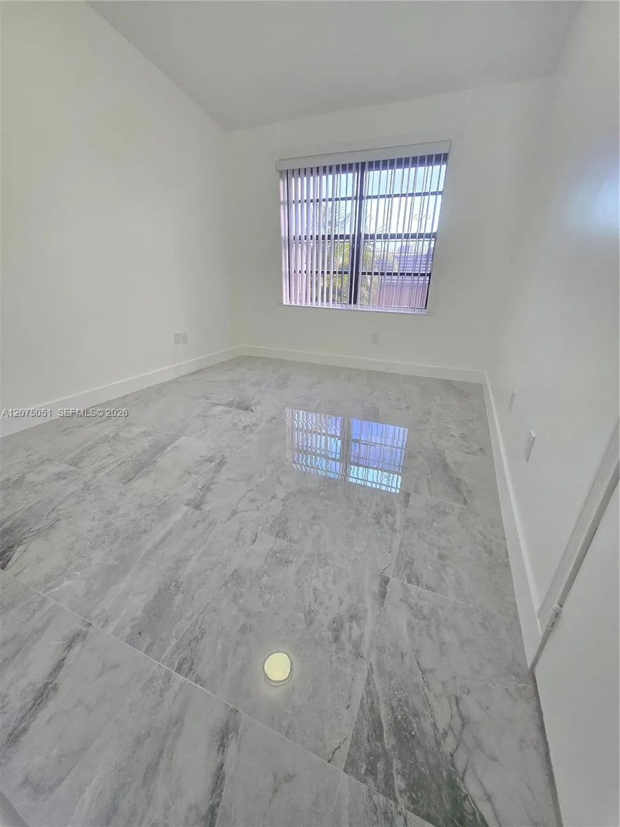 6746 NW 188th Ter Hialeah, FL 33015