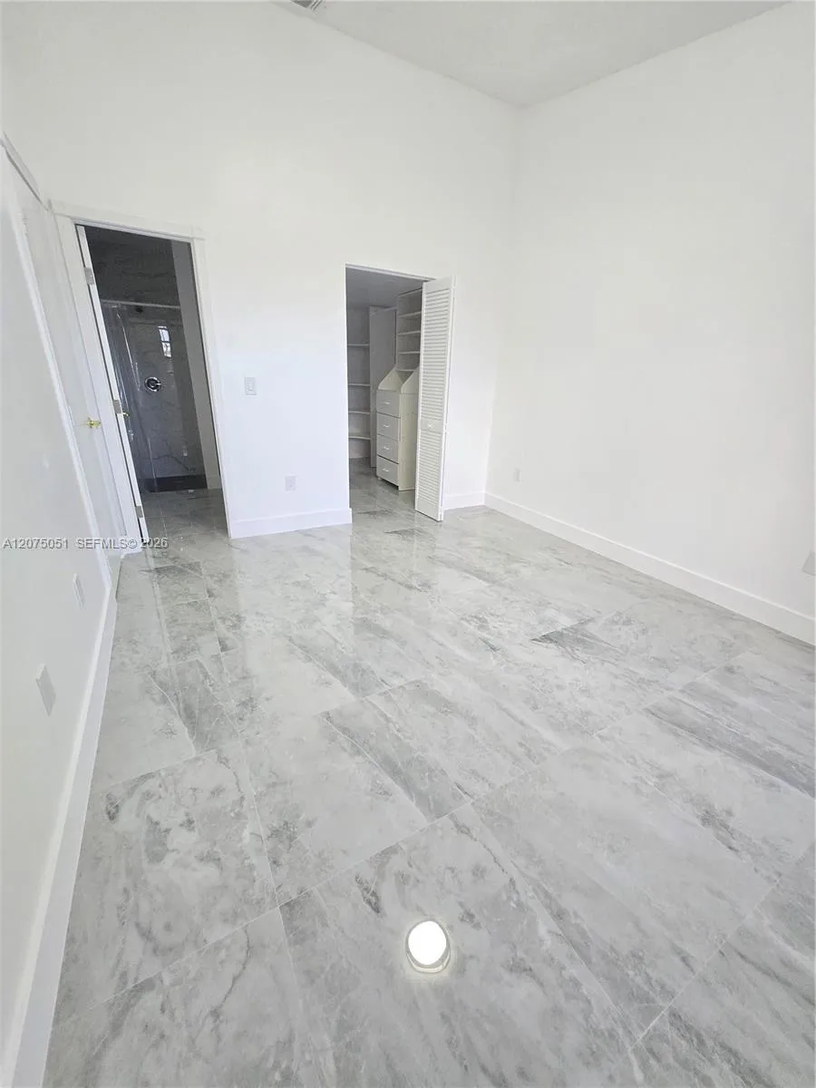 6746 NW 188th Ter Hialeah, FL 33015