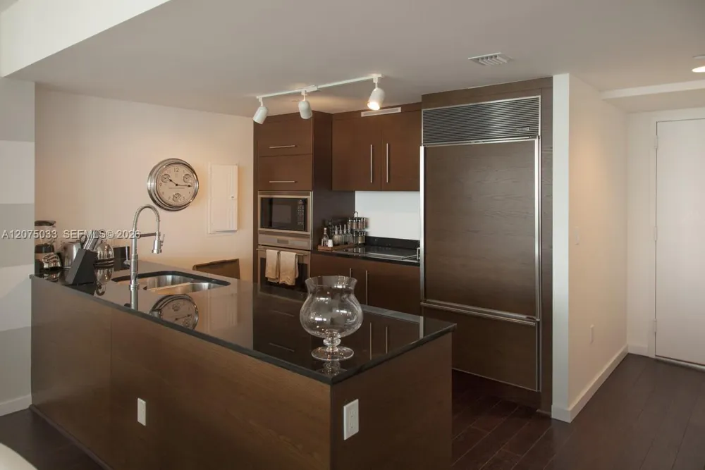 465 Brickell Ave #4703 Miami, FL 33131