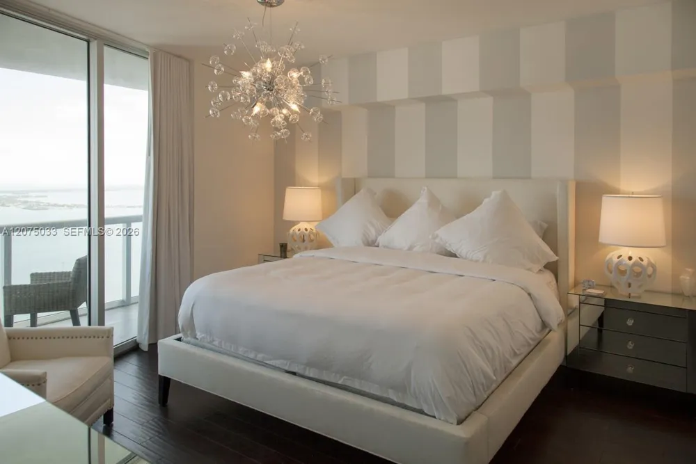 465 Brickell Ave #4703 Miami, FL 33131