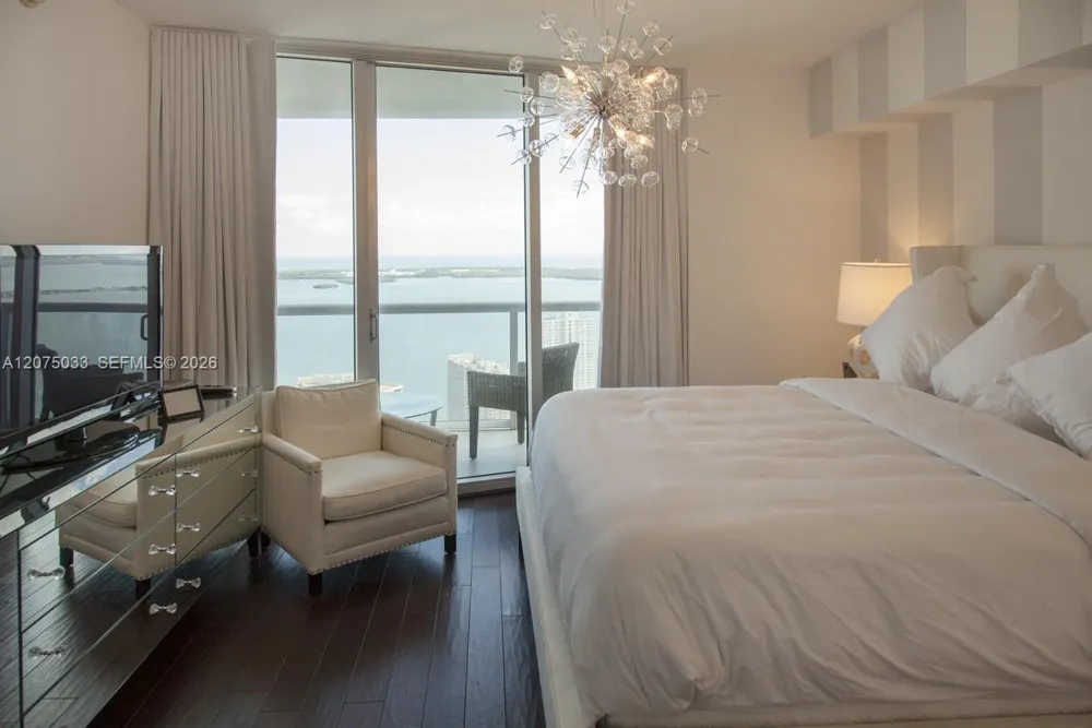 465 Brickell Ave #4703 Miami, FL 33131