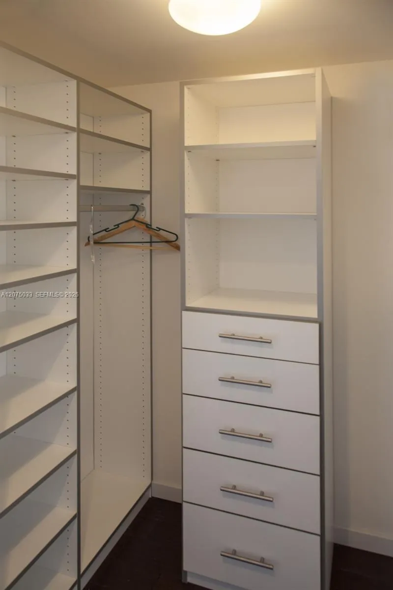 465 Brickell Ave #4703 Miami, FL 33131