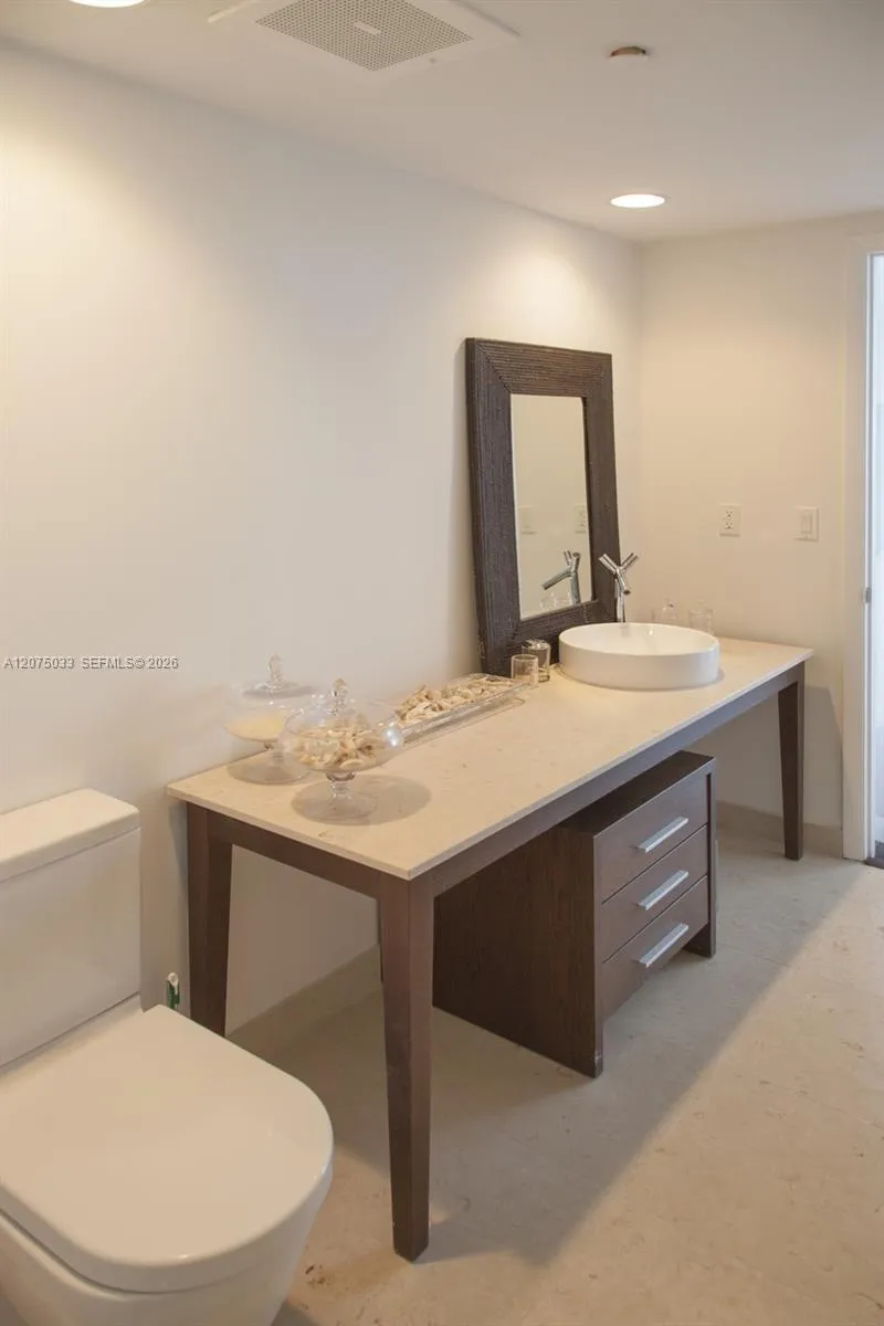 465 Brickell Ave #4703 Miami, FL 33131