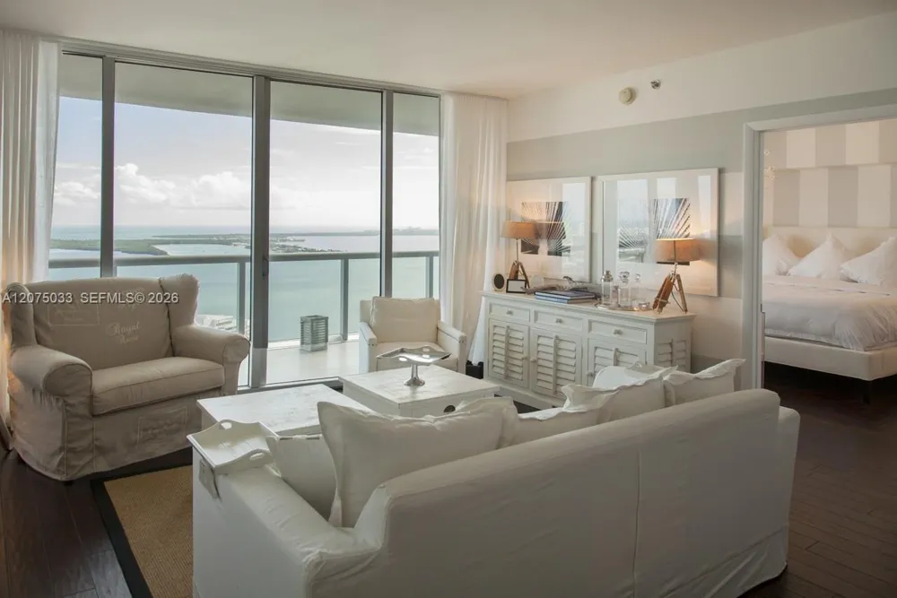 465 Brickell Ave #4703 Miami, FL 33131