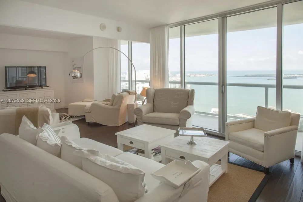 465 Brickell Ave #4703 Miami, FL 33131