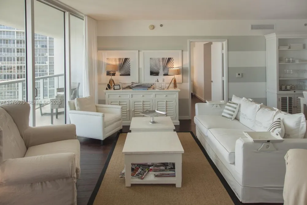 465 Brickell Ave #4703 Miami, FL 33131