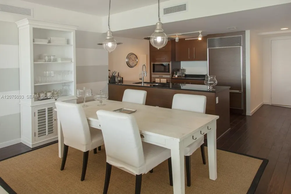 465 Brickell Ave #4703 Miami, FL 33131