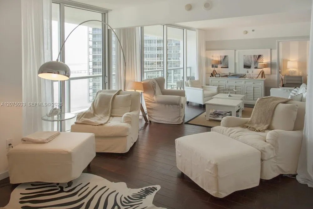 465 Brickell Ave #4703 Miami, FL 33131