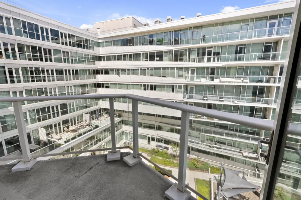 800 AVENUE AT PORT IMPERIAL Weehawken, NJ 07086