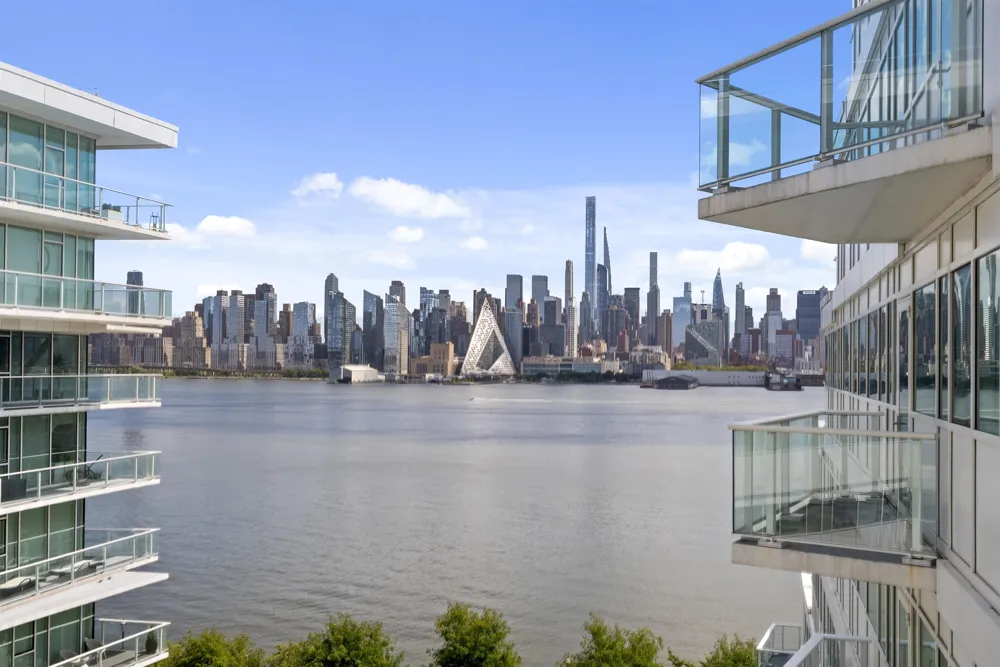 800 AVENUE AT PORT IMPERIAL Weehawken, NJ 07086