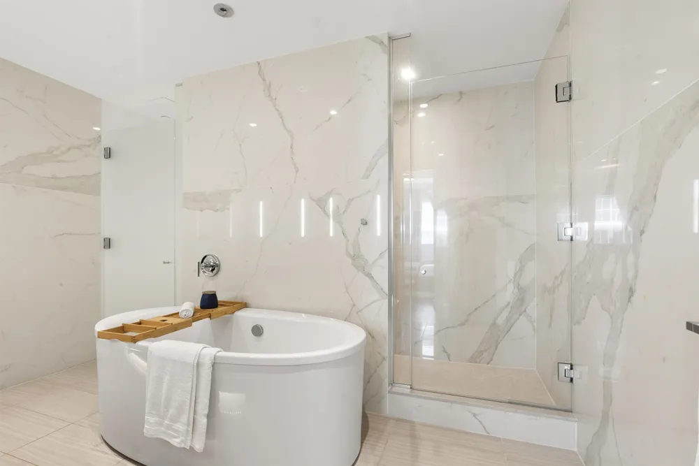 800 AVENUE AT PORT IMPERIAL Weehawken, NJ 07086