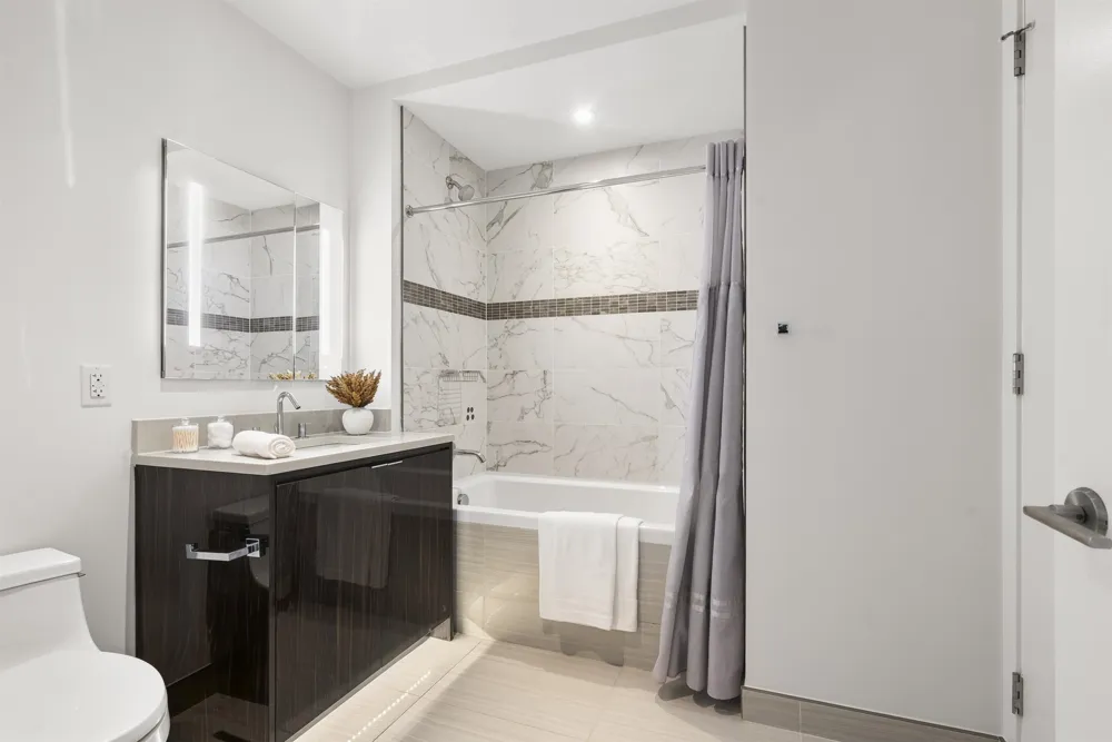 800 AVENUE AT PORT IMPERIAL Weehawken, NJ 07086